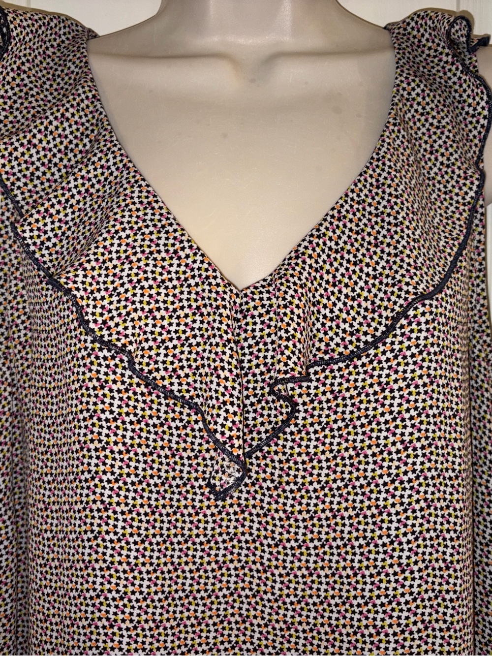 CABI Womens Ruffle V-Neck Sleeveless Top - Beige Multi - Picture 3 of 6
